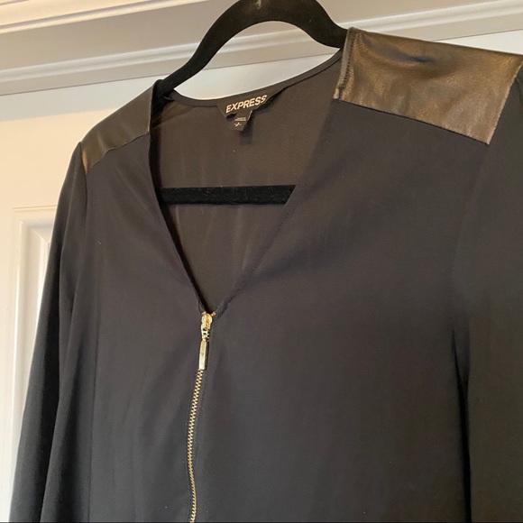 Express Top | Black - Picture 3 of 4
